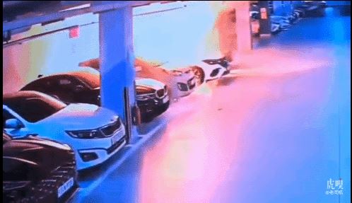 视频| 电动车锂电池起火爆炸!韩地下停车场140辆车沦废铁