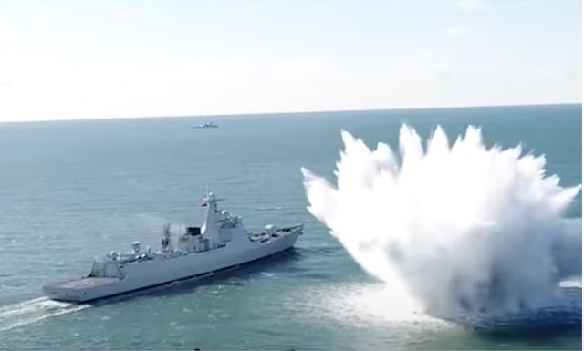 解放军052D型驱逐舰水下爆炸试验 爆炸点距舰体仅百米