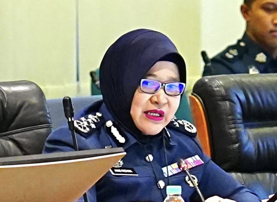 警员戴随身摄像机执法奏效 关税局总监:投诉个案降形象升