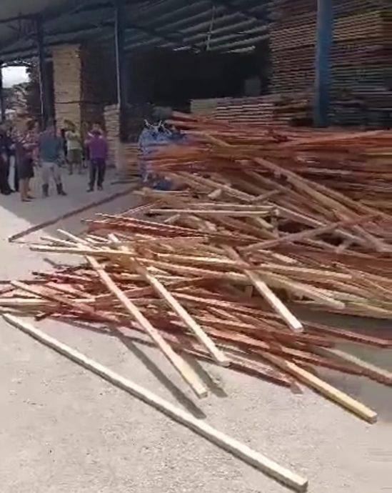 警暂列猝死案处理 男子遭木材堆压弊 