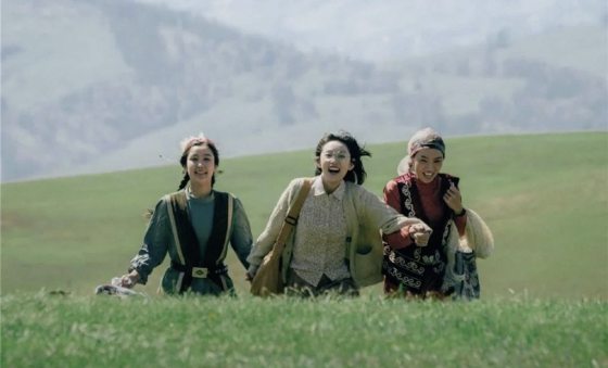 谭静观/《我的阿勒泰》用脚丈量大地,用心感受世界