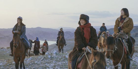 谭静观/《我的阿勒泰》用脚丈量大地,用心感受世界