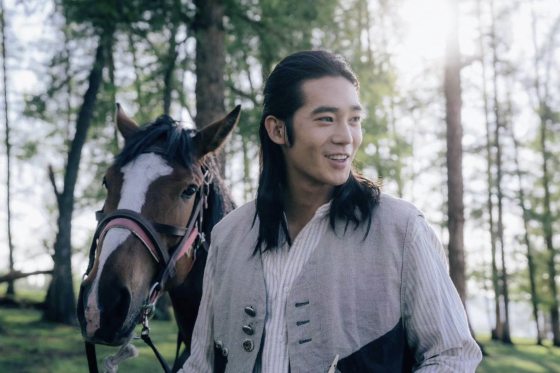 谭静观/《我的阿勒泰》用脚丈量大地,用心感受世界