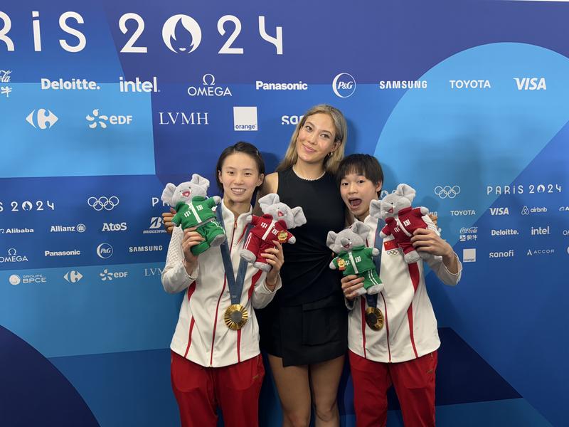 谷爱凌现身跳水发布会 全红婵：终于见到真人了！