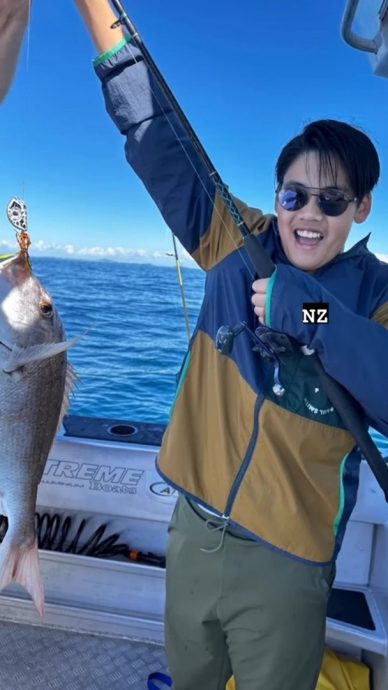 送13岁儿到英就读贵族学校 李嘉欣望子成龙