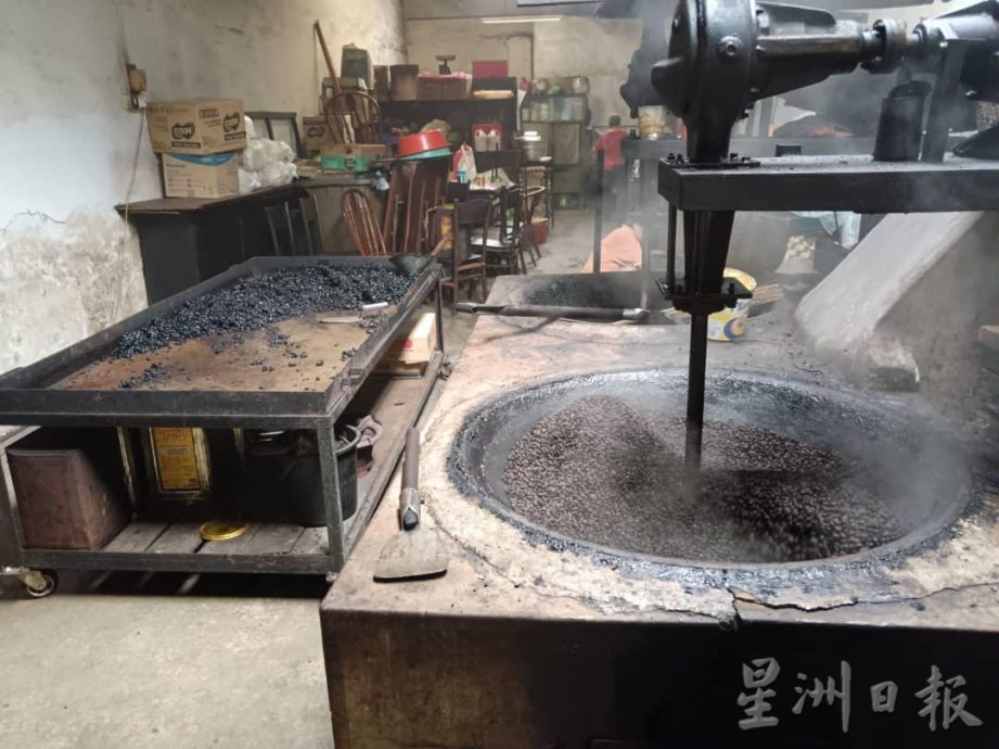 逾70年古早味后继无人  淡边华安茶室即将熄灯 