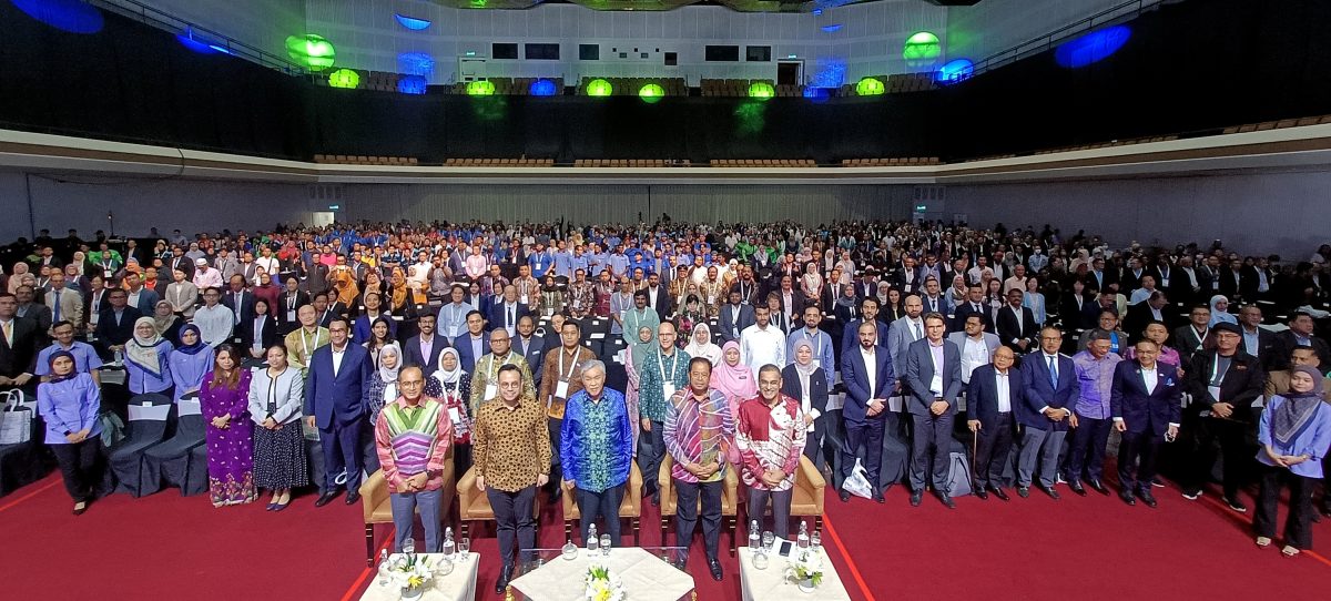 阿末扎希: 祝贺巫统妇女组成立74周年 巫青团成立75周年