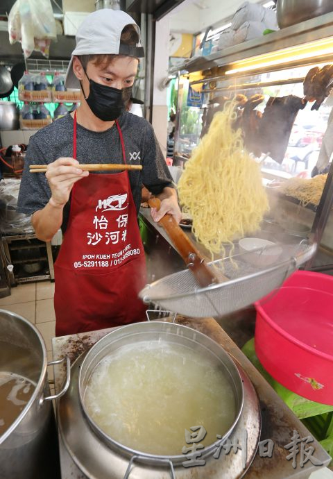 霹/版头/【人气美食】/万里望豪仔烧腊云吞面 烧腊三宝火候调味到位