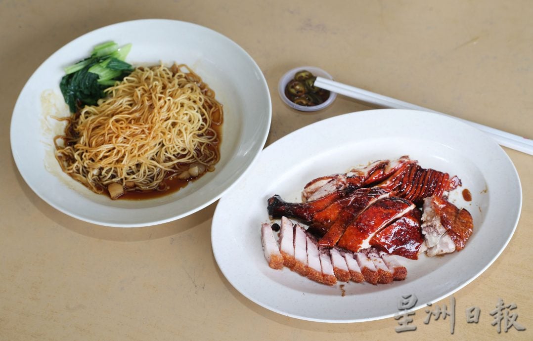 霹/版头/【人气美食】/万里望豪仔烧腊云吞面 烧腊三宝火候调味到位