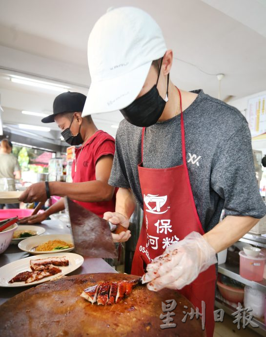 霹/版头/【人气美食】/万里望豪仔烧腊云吞面 烧腊三宝火候调味到位