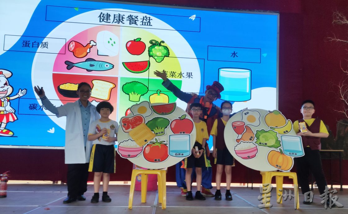 霹/第四版头/“均衡营养从早餐开始”走入华联二校 传递吃得健康重要性