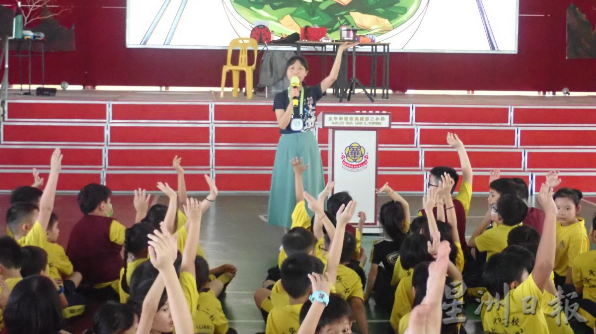 霹/第四版头/“均衡营养从早餐开始”走入华联二校 传递吃得健康重要性