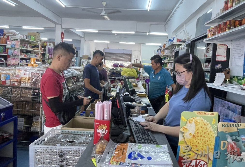 霹:封面主文/杂货店坚守位置 人情味独有魅力
