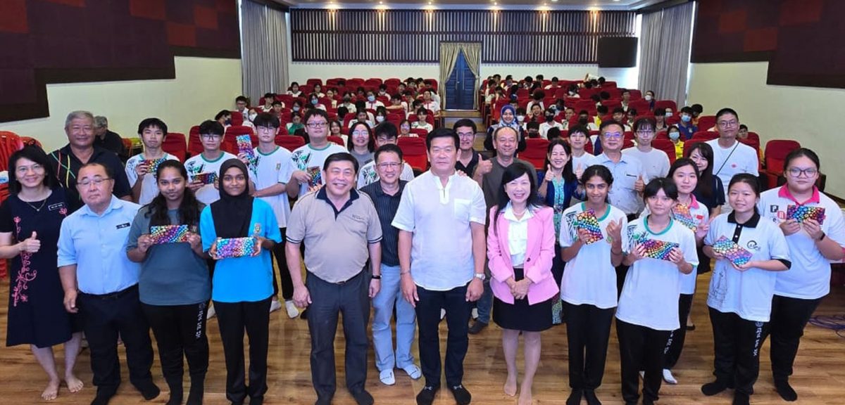 霹:霹华中与台大学合办 “人工智能(AI)及多媒体设计工作坊”