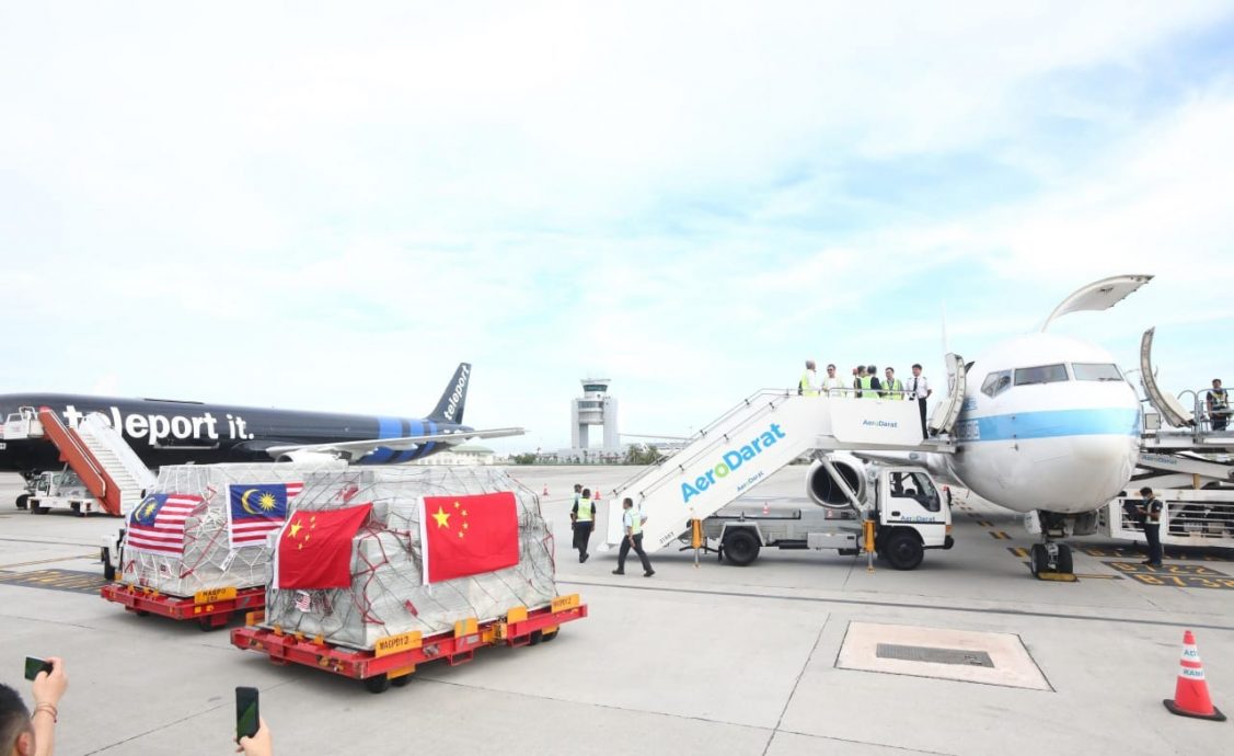 首发航班今挥旗起飞 马首批15吨榴梿出口中国