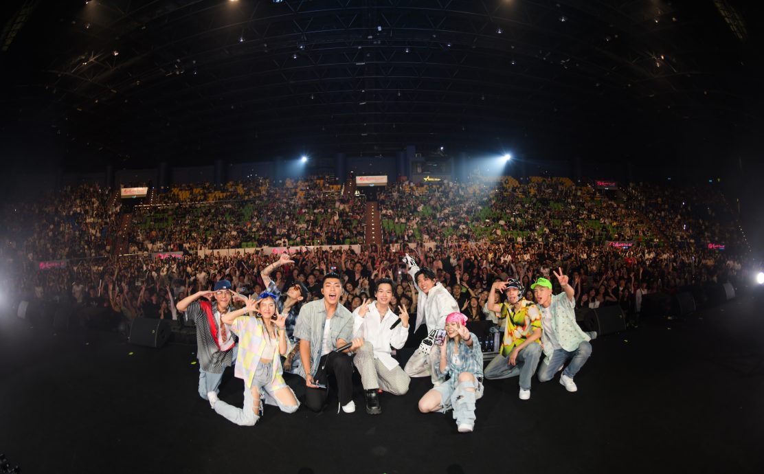 高尔宣云顶开唱难抵高海拔 狂吸氧气瓶喊:“真的好喘!”