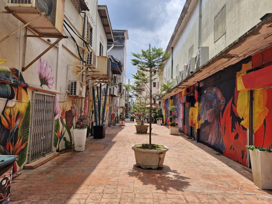 (8月9日刊)半岛心旅行 | 探索居銮邂逅自然 南峇山壁画街乐趣多