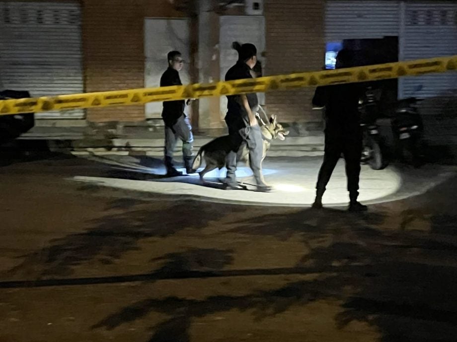 (全国版)吸毒男凶性大发,挥巴冷刀割喉妻儿三人!