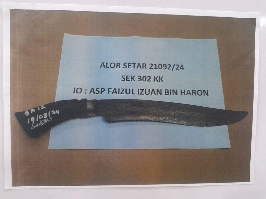 (全国版)吸毒男凶性大发,挥巴冷刀割喉妻儿三人!