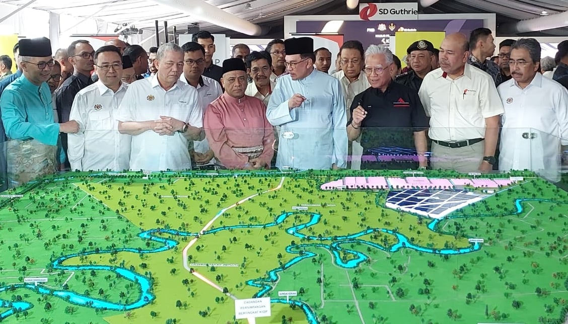 安华：继续积极推行政策改革