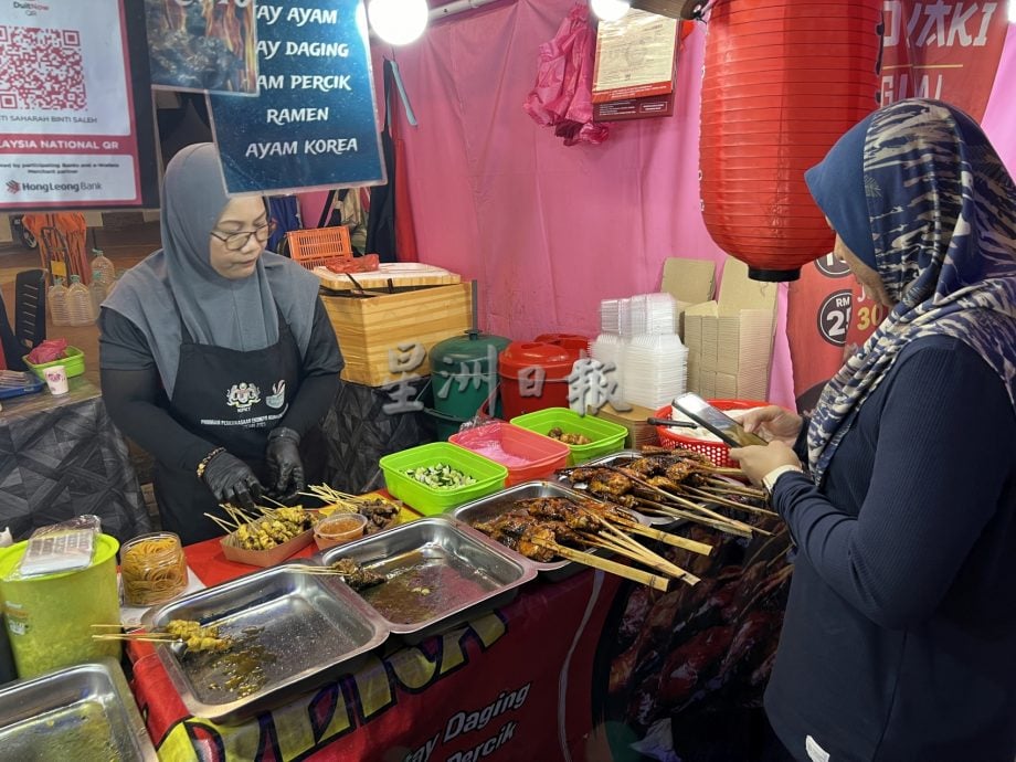 (古城封底主文)《用眼睛去旅游》:风车粉红市集