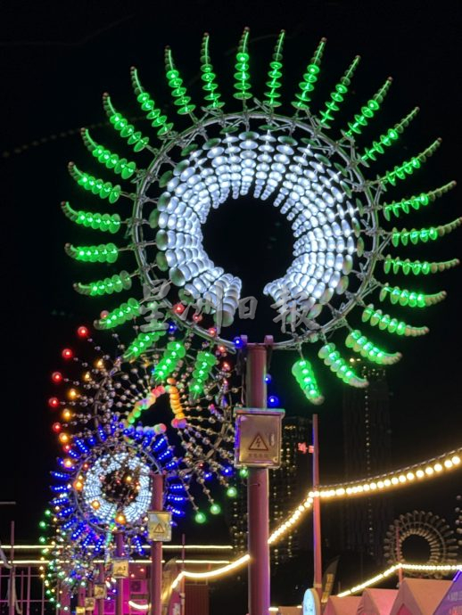 (古城封底主文)《用眼睛去旅游》:风车粉红市集