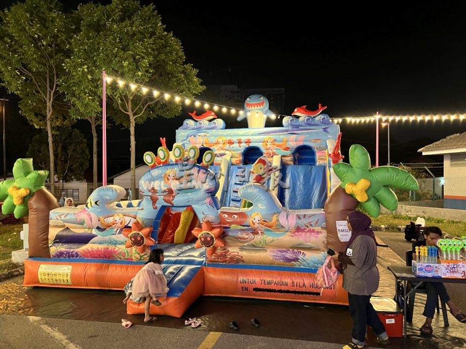 (古城封底主文)《用眼睛去旅游》:风车粉红市集