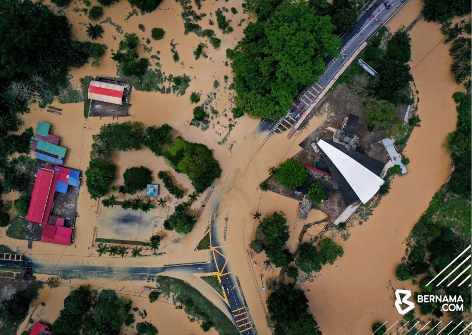 (古城封面主文)亚罗牙也县多个地区发生严重水灾