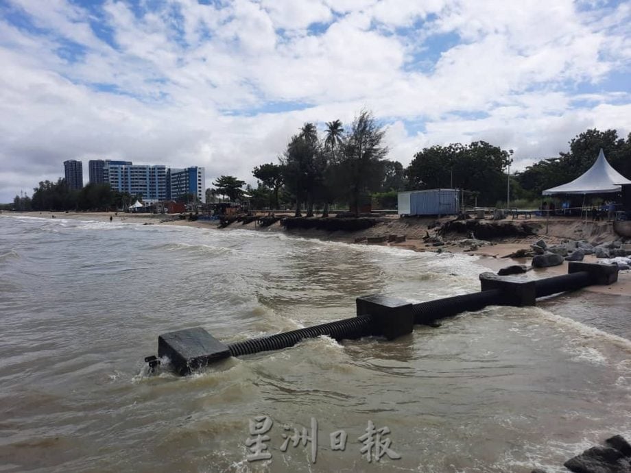 (古城封面主文)公主滩海蚀日益严重