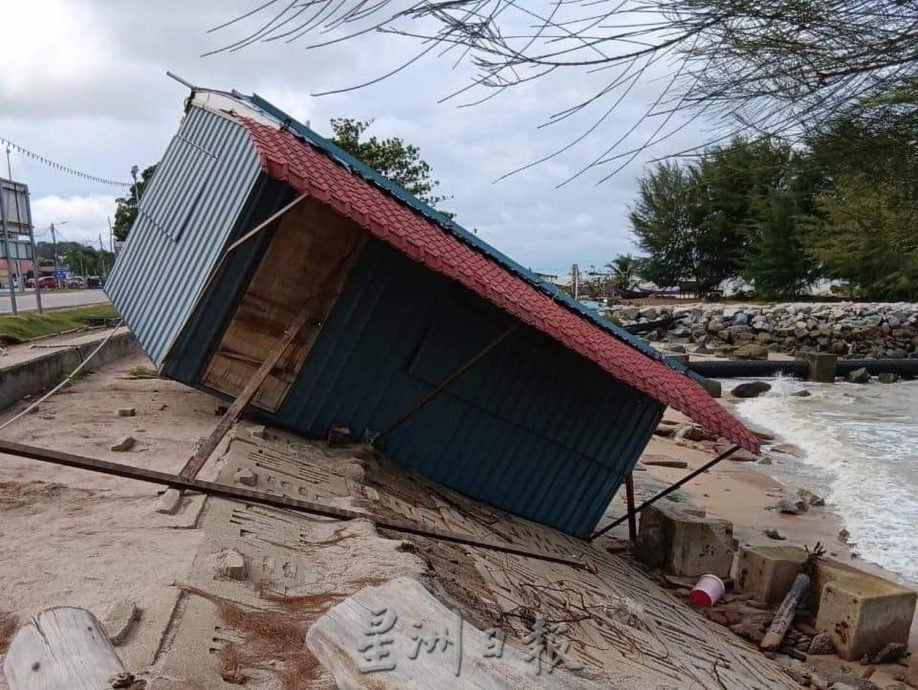 (古城封面主文)公主滩海蚀日益严重