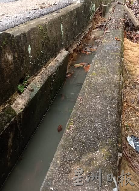 (古城版)吉双再也花园沟渠崩塌获修复