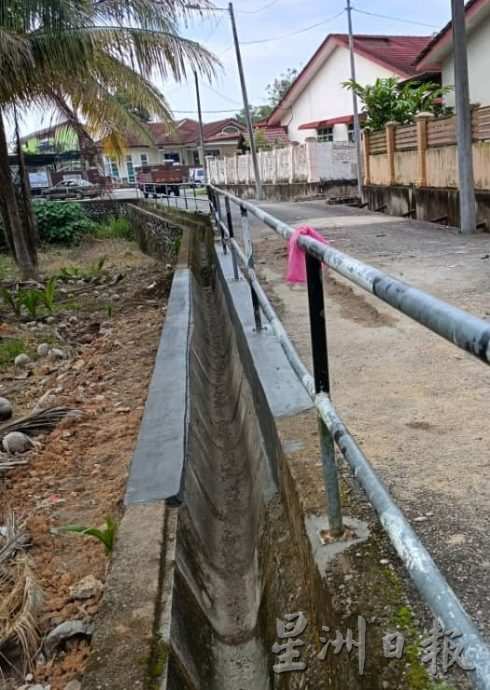 (古城版)吉双再也花园沟渠崩塌获修复