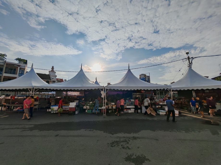 (古城版)哥打拉沙马那巴刹商贩首日在外营业,一切顺利