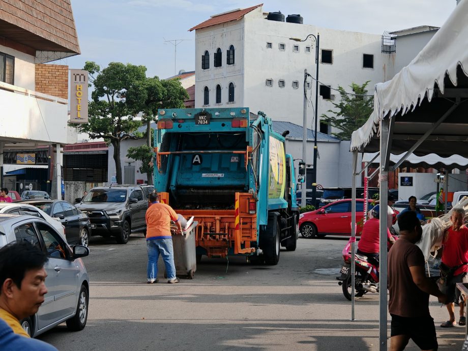 (古城版)哥打拉沙马那巴刹商贩首日在外营业,一切顺利