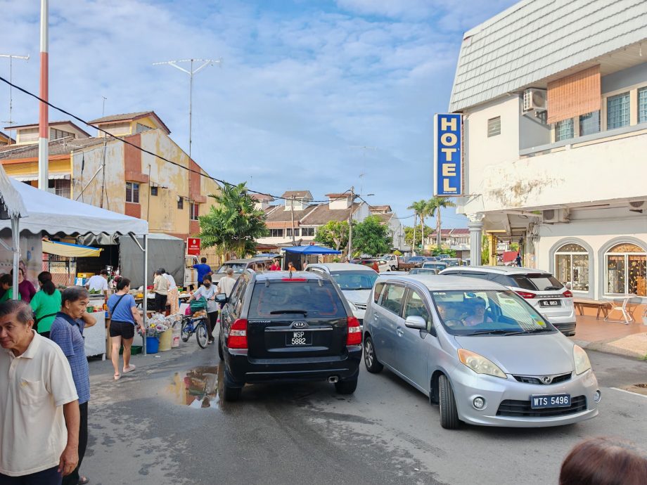 (古城版)哥打拉沙马那巴刹商贩首日在外营业,一切顺利