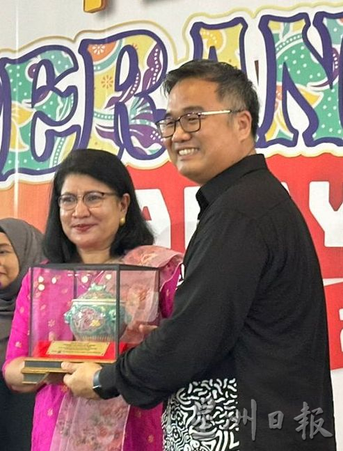 莎拉斯瓦蒂:侨生文化节展现大马多元文化 异中求同