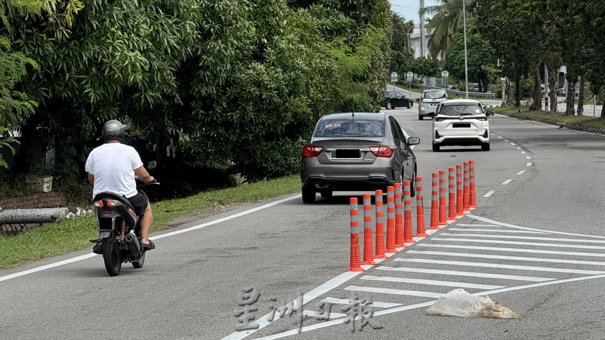 (古城版)防撞杆难察觉·司机险撞上 酿危机