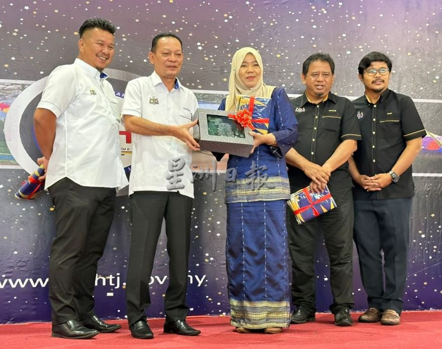 (古城第三版主文)灾黎控诉物资迟迟不到 祖基菲利否认传言