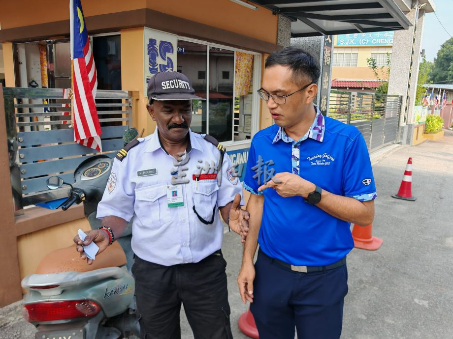 (古城第三版主文)螫伤10多名学生,晋巷学校终于找出并成功除掉蜂窝