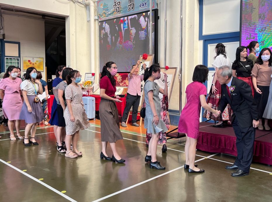育民学校郑国华校长荣休会