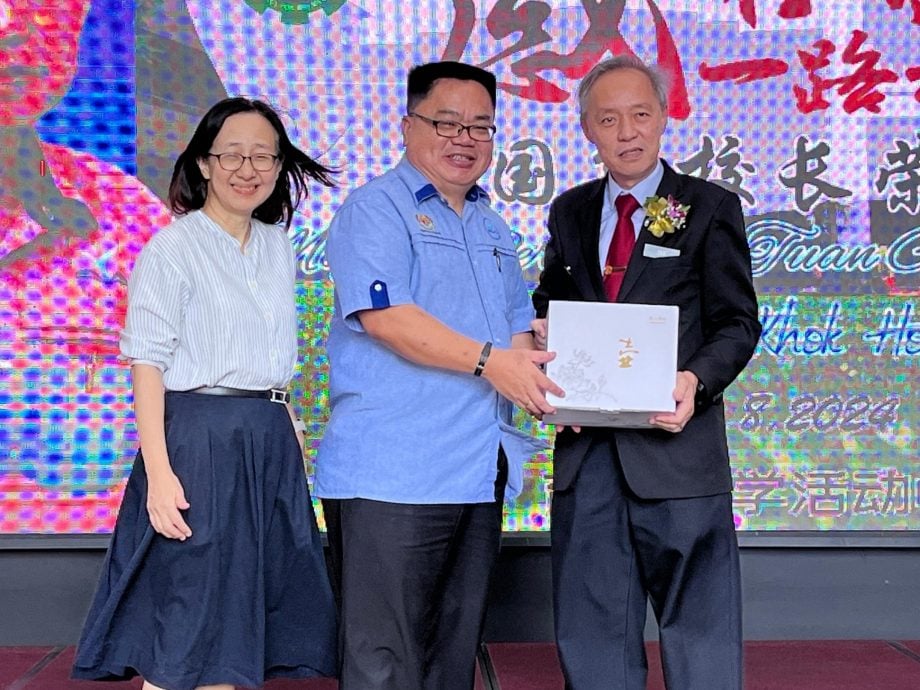 育民学校郑国华校长荣休会