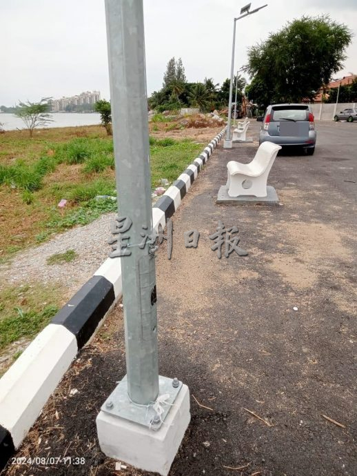 （古城第五版主文）礼礼河口码头停车场的休闲场遭垃圾“毁容”