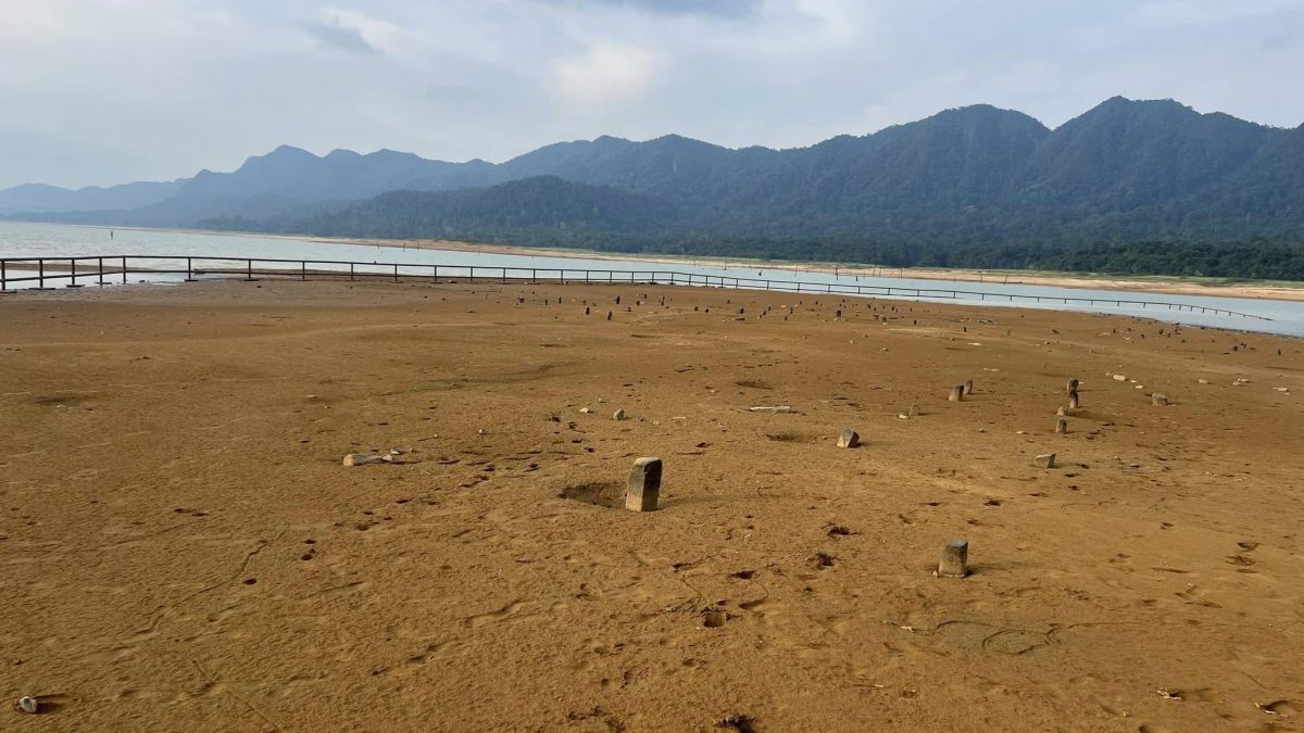 (大北马)柏鲁湖干涸导致古墓重见天日,300人后裔村民集聚祈福