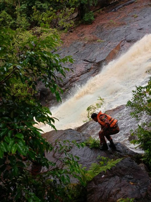 (大北马)游客拍急流画面被劝离!