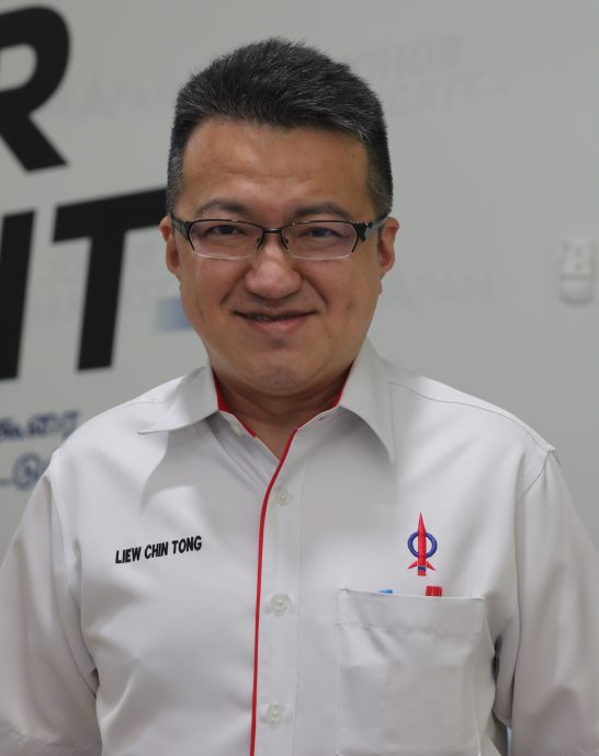 刘镇东:土团分崩离析,慕尤丁难忘的首相梦