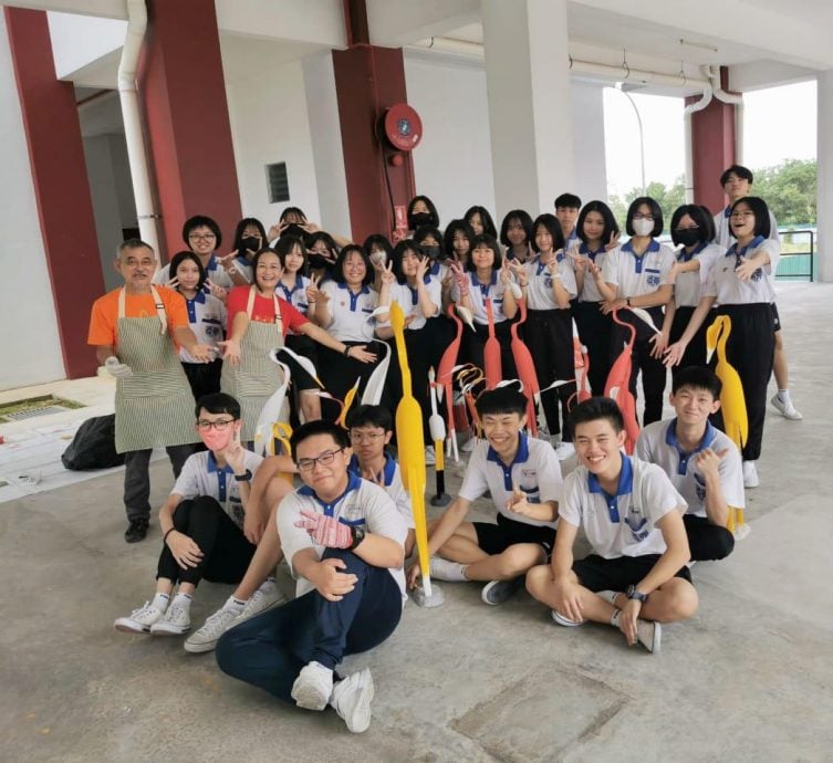 (已签发)柔:【特稿】送PVC摆设品美化学校 龚祝群:校园不再枯燥