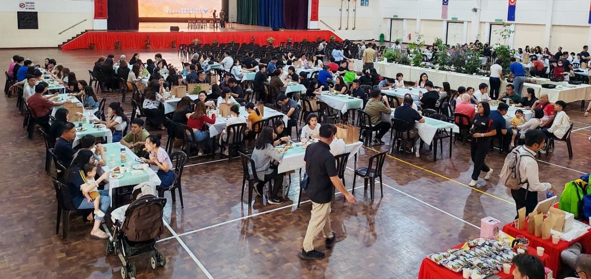 (已签发)柔:古宽校友回校日下午茶聚 校友呈献表演温馨欢愉