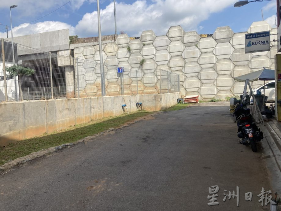 (已签发)柔:**封底**民生特工队:拉美士市区商家要求当局 3交通规划减缓生意影响