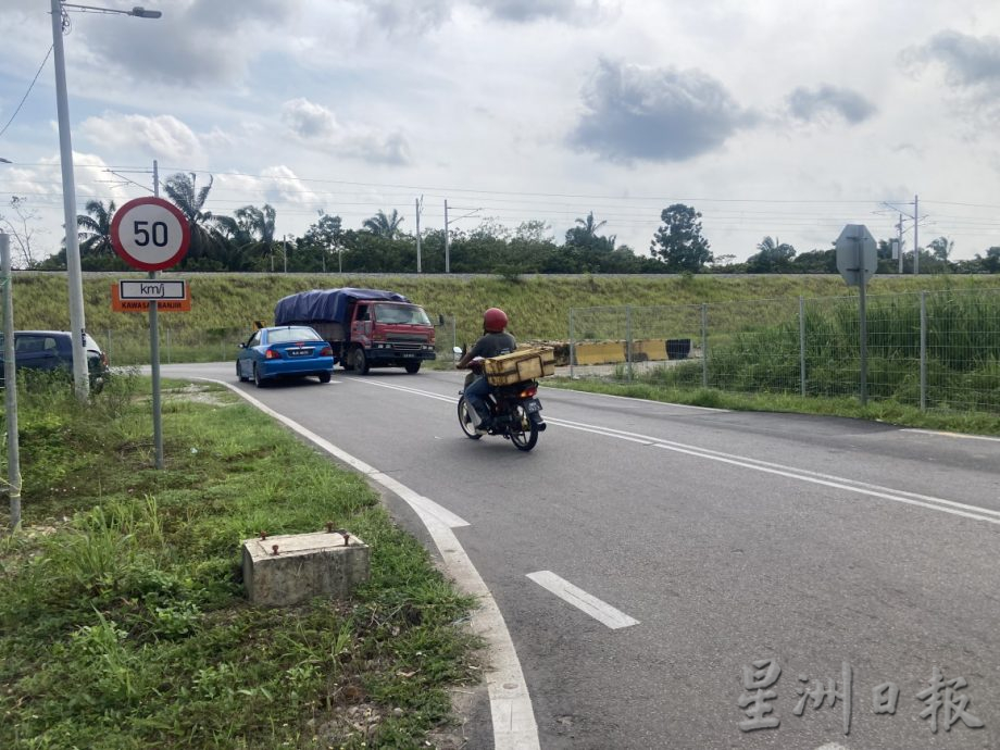 (已签发)柔:**封底**民生特工队:拉美士市区商家要求当局 3交通规划减缓生意影响