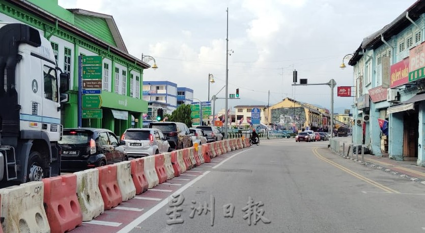 (已签发)柔:**封面**东甲麻坡路拟建分界堤重新规划 商家居民错愕